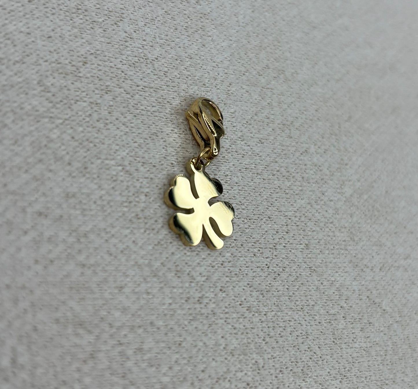 Charm Tréava