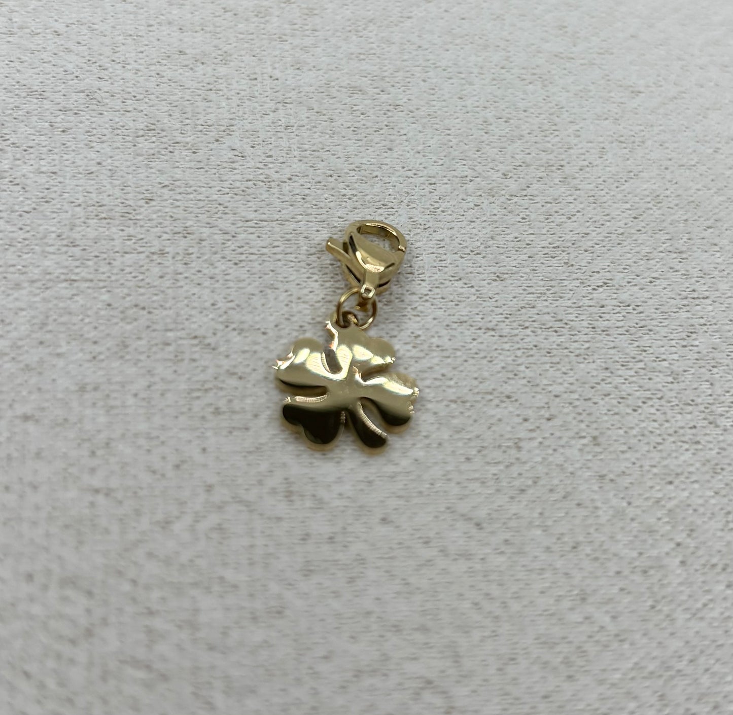 Charm Tréava